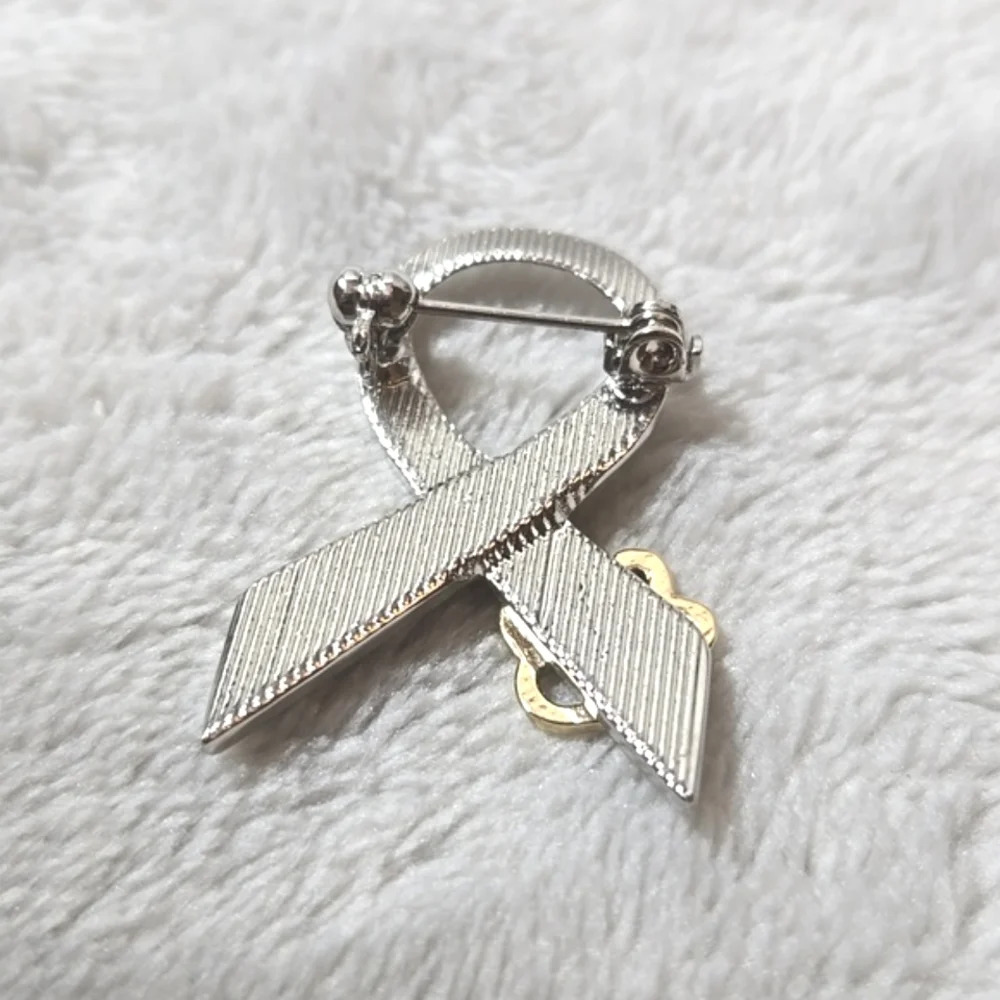 #447 Ribbon puppy paw brooch - Picture 4 of 4